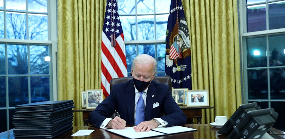 ����� ����