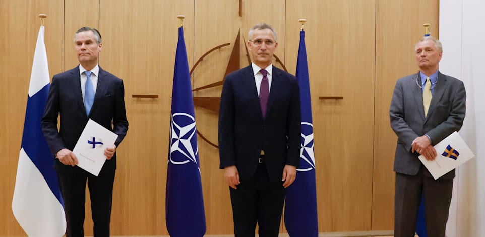 ���"� �����