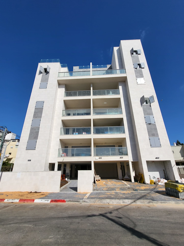 הפנטהאוז ברחוב סוקולוב 29 בנהריה. נוף פתוח לים / צילום: עירית מרום הפנטהאוז ברחוב סוקולוב 29 בנהריה. נוף פתוח לים / צילום: עירית מרום